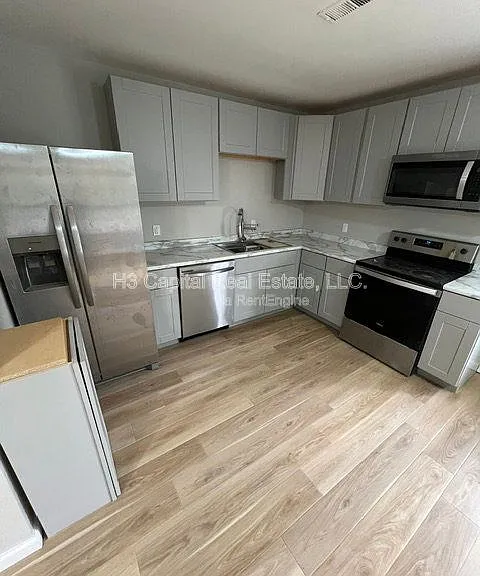 2453 Cleveland Blvd #R2 — Photo 3