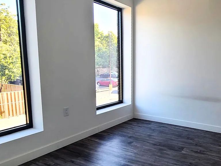 325 University Ave W #214 — Photo 5