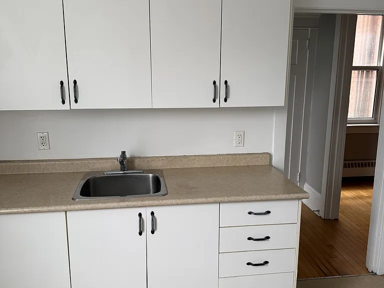 351 Elgin St #B — Photo 12