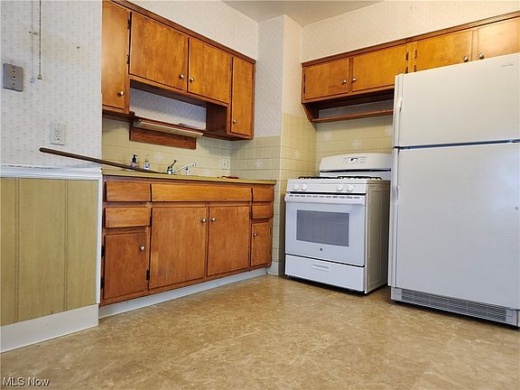 3rd image of 647 Elbur Ave