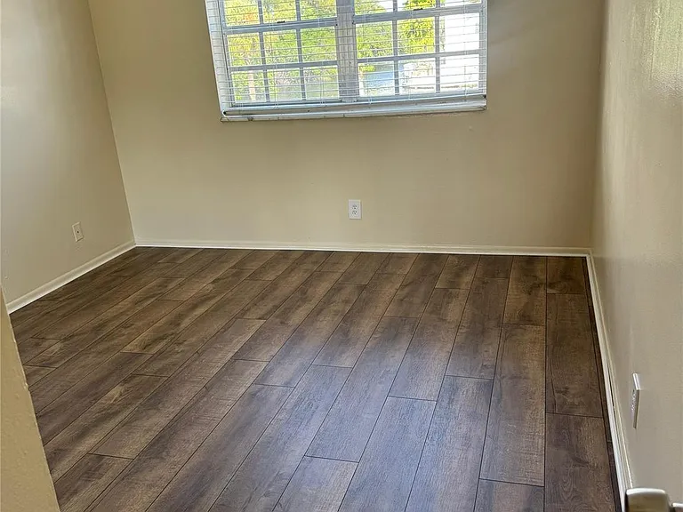 1407 NE 56th St #201 — Photo 12