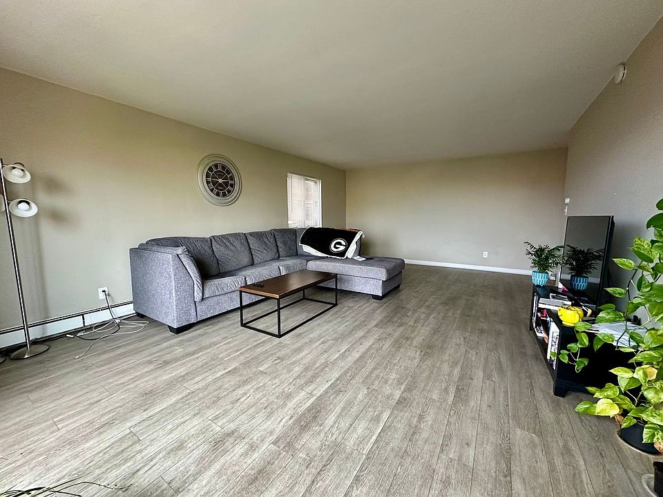 1st image of 1321 N Franklin Pl APT 4A