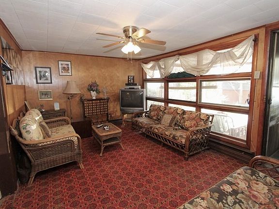 3rd image of 52 Macarthur Dr