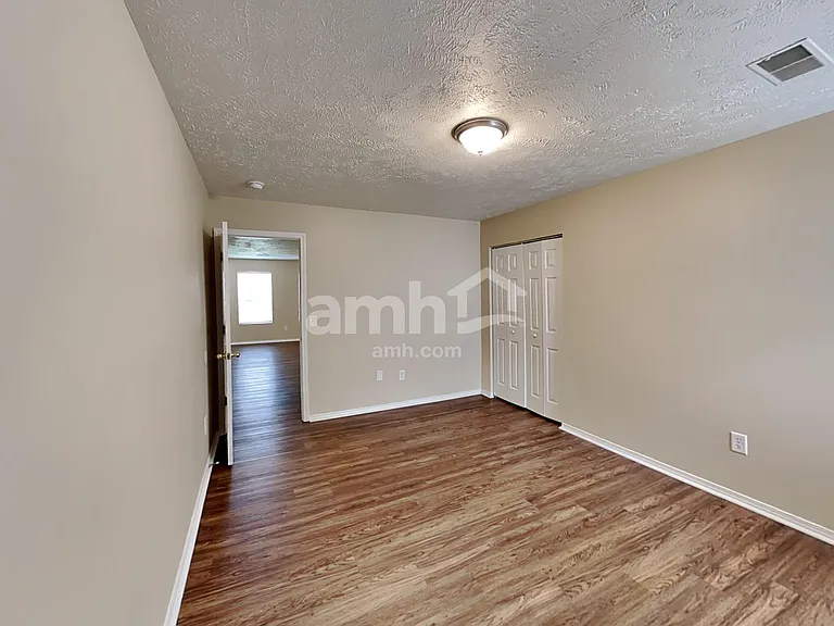 2727 Sutherland Dr — Photo 13