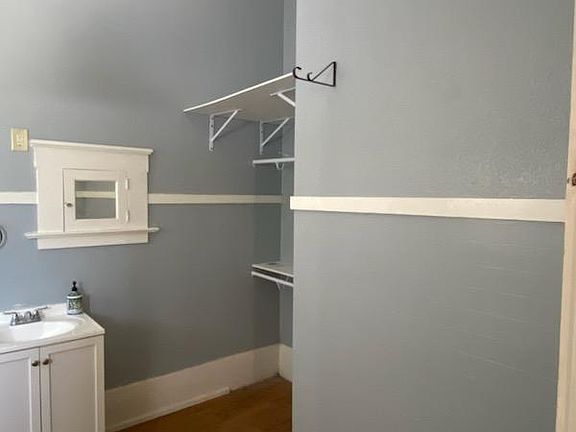 4th image of 309 N Adams St #2