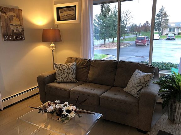 Spacious living room