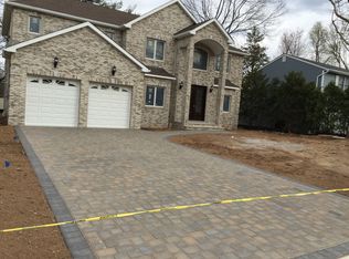 319 Haywood Dr, Paramus, NJ 07652