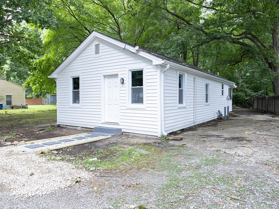 345 Tabbs Ln