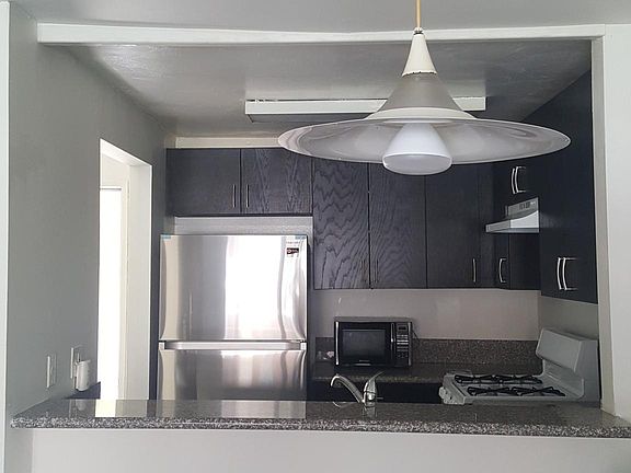 3rd image of 326 S Manhattan Pl APT 102
