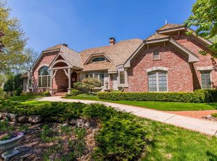 N29W30712 Foxwood Dr, Pewaukee, WI 53072