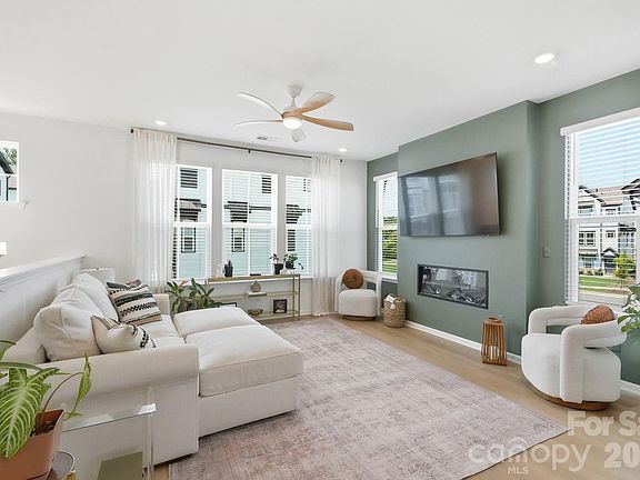 2nd image of 215 Tamala St