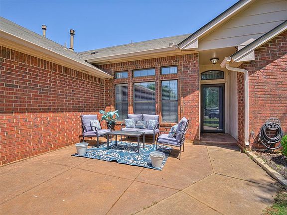4th image of 1004 Westbury Ct