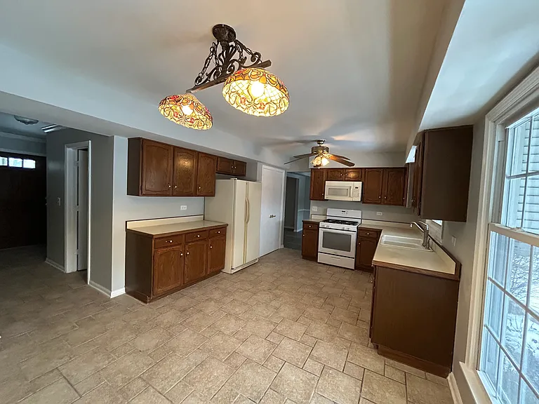 637 Independence Ave — Photo 17