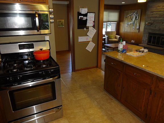 5th image of 2211 Fernwood St
