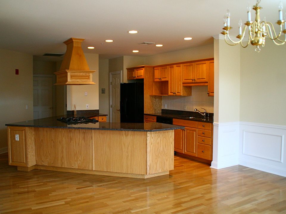 2nd image of 20 Northwood Dr Unit 103