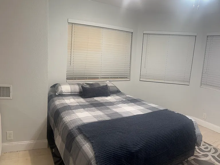 24191 Beverly Dr — Photo 2