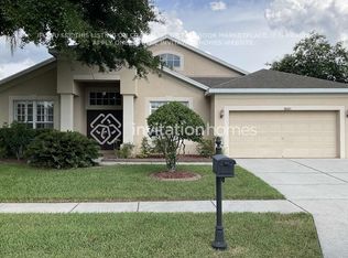 10321 Meadow Crossing Dr, Tampa, FL 33647