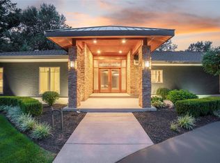 135 Executive Estates Dr, Saint Louis, MO 63141