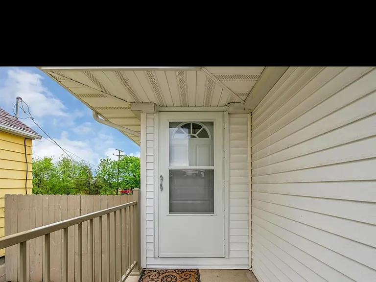 31690 Davy St — Photo 3