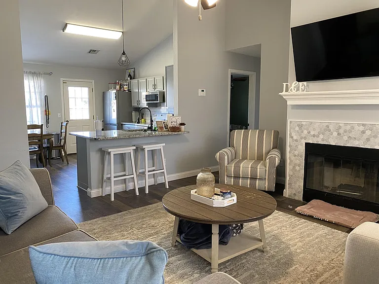909 N Windermere Dr — Photo 16