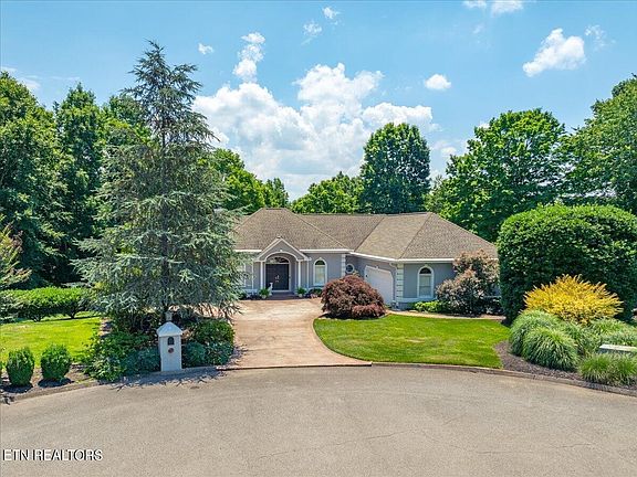 3rd image of 7049 Lake Bluff Ct