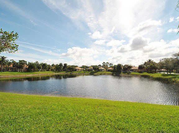 2nd image of 4610 Hammock Cir