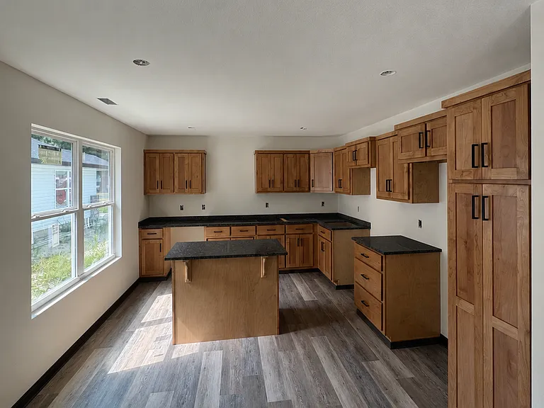 1018 E 10th St #1 — Photo 5