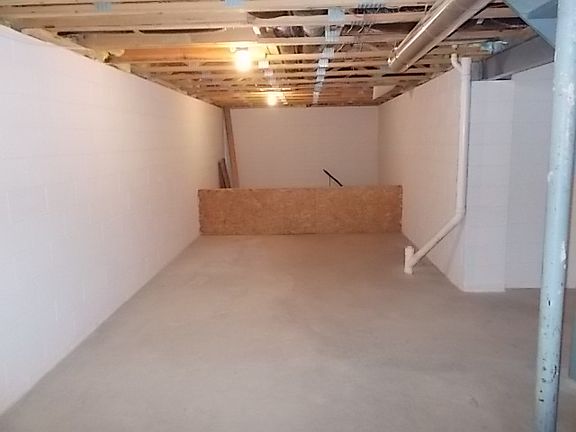 5th image of 824 Wallinger Dr