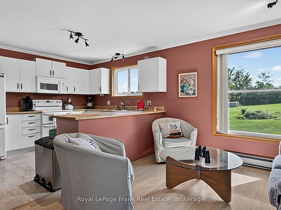 5th image of 35 Grandview Dr