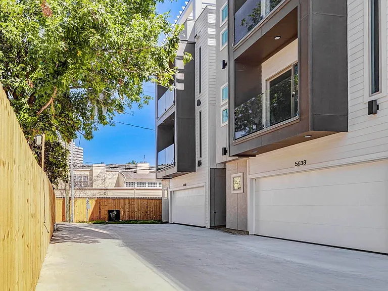 5636 Dolores St — Photo 6