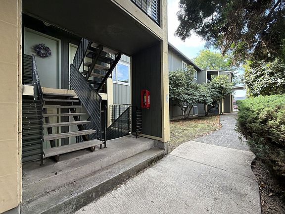 3rd image of 8332 SW 21st Ave APT 6