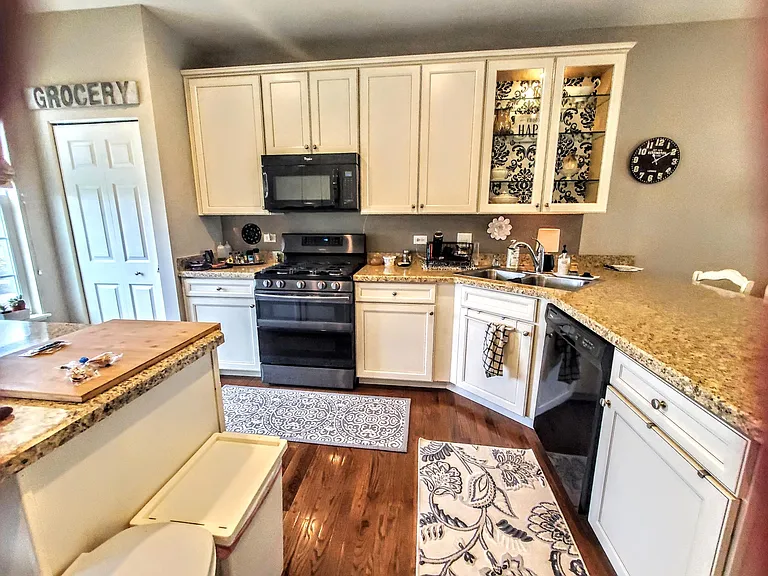 95 Valencia Pkwy — Photo 15