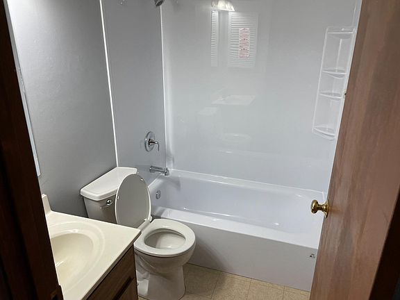 5th image of 2055 Woodtrail Dr APT 106