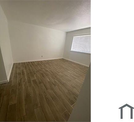 5th image of 5625 Antoine Dr #208