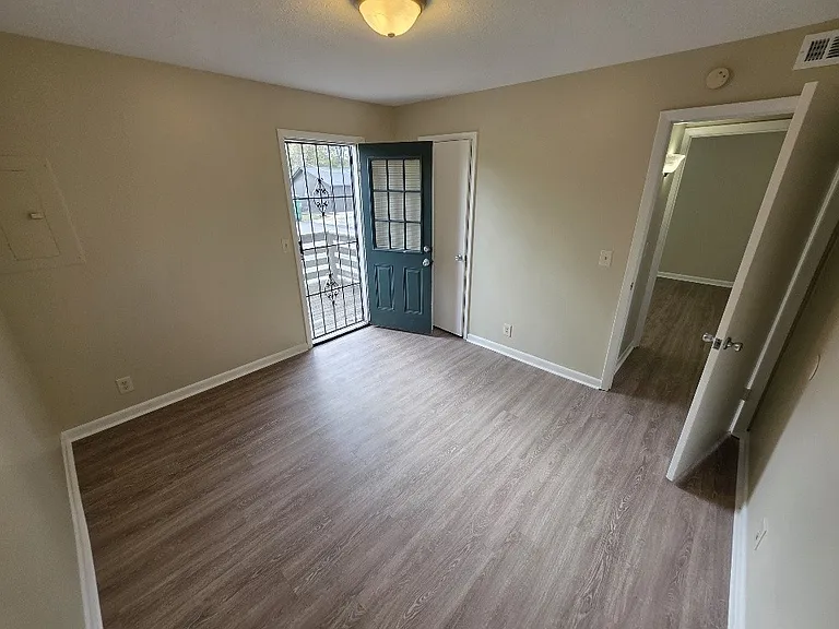 1107 Westchester Dr #C — Photo 8