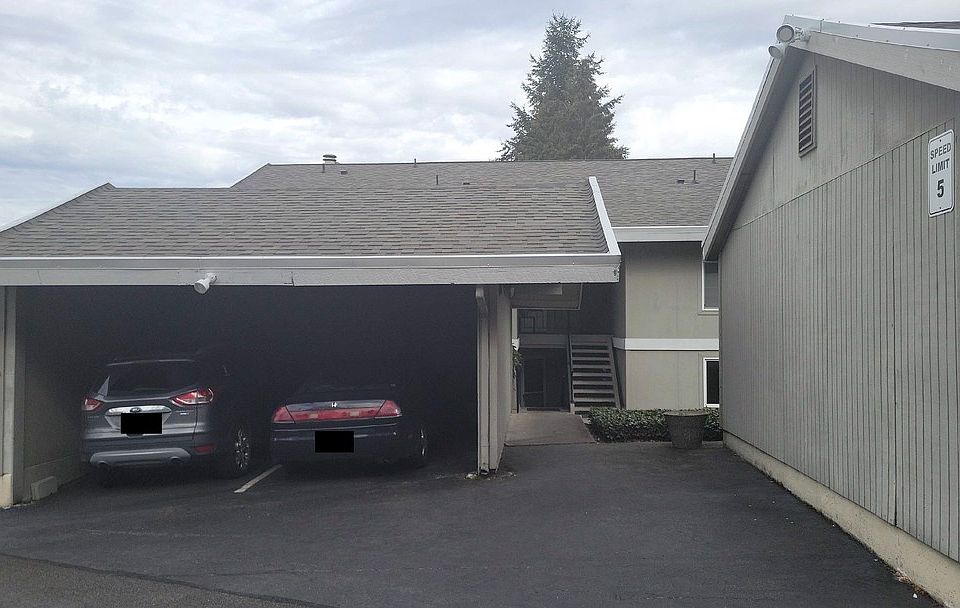 2nd image of 11120 NE 68th St APT B206