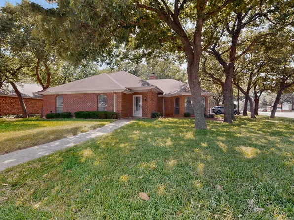 7517 Crosstimbers Ln, North Richland Hills, TX 76182
