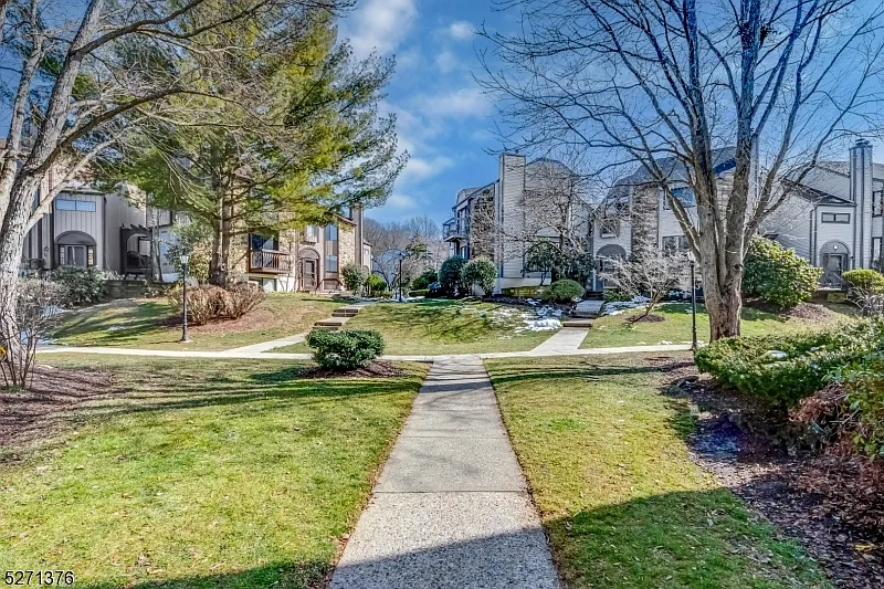 26 Delbarton Ct photo 1