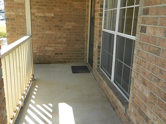 3rd image of 4405 Thunder Creek Dr APT B
