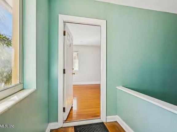 5th image of 2159 RIVERSIDE Avenue #7