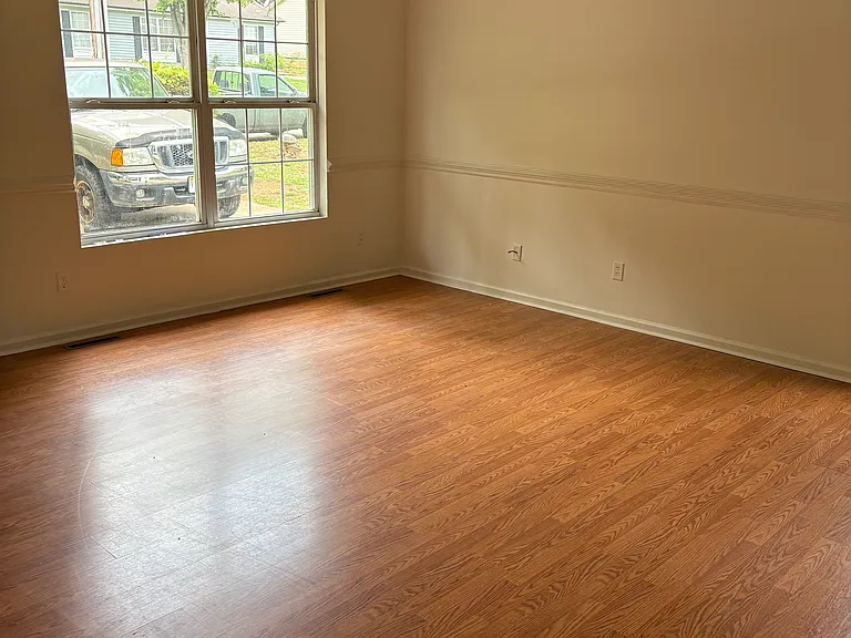 1127 Stephens St — Photo 6
