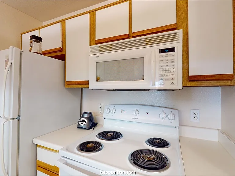 529 Sw Pkwy #102 — Photo 9