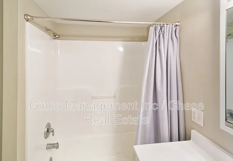 502 E High St — Photo 9