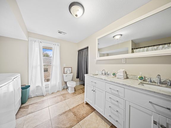 3rd image of 318 52nd St #2