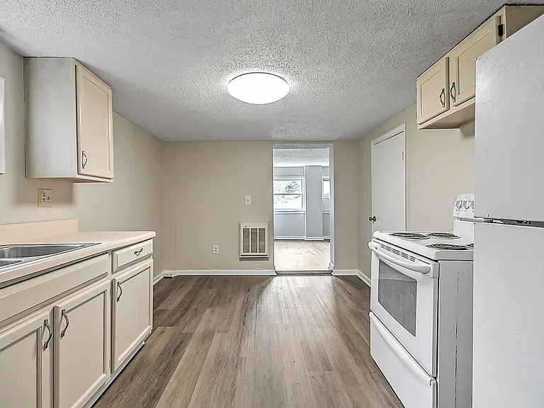 305 Moorland Dr — Photo 25