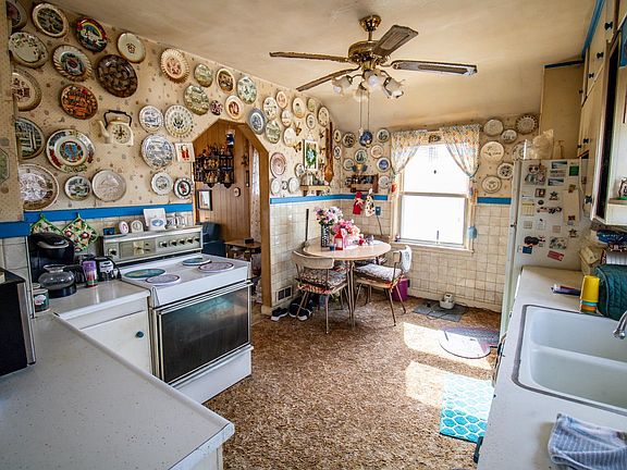 3rd image of 1601 W Gilbert Dr