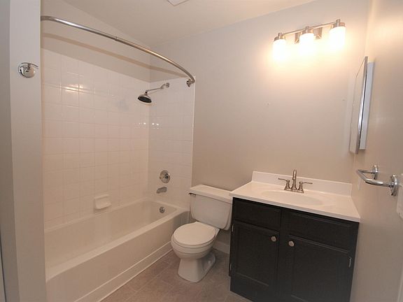 4th image of 3145 Windcrest Dr NE