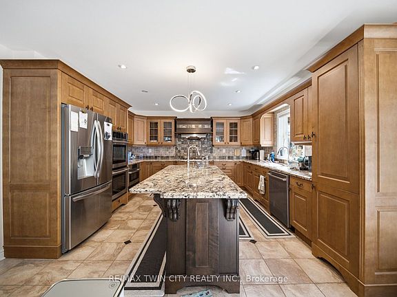 5th image of 33 Hunter Way