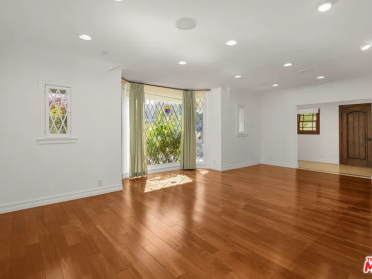 512 N Linden Dr — Photo 3