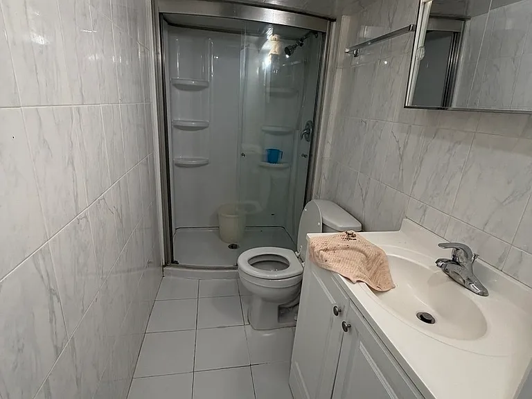 805 Bishop Ct #H — Photo 17